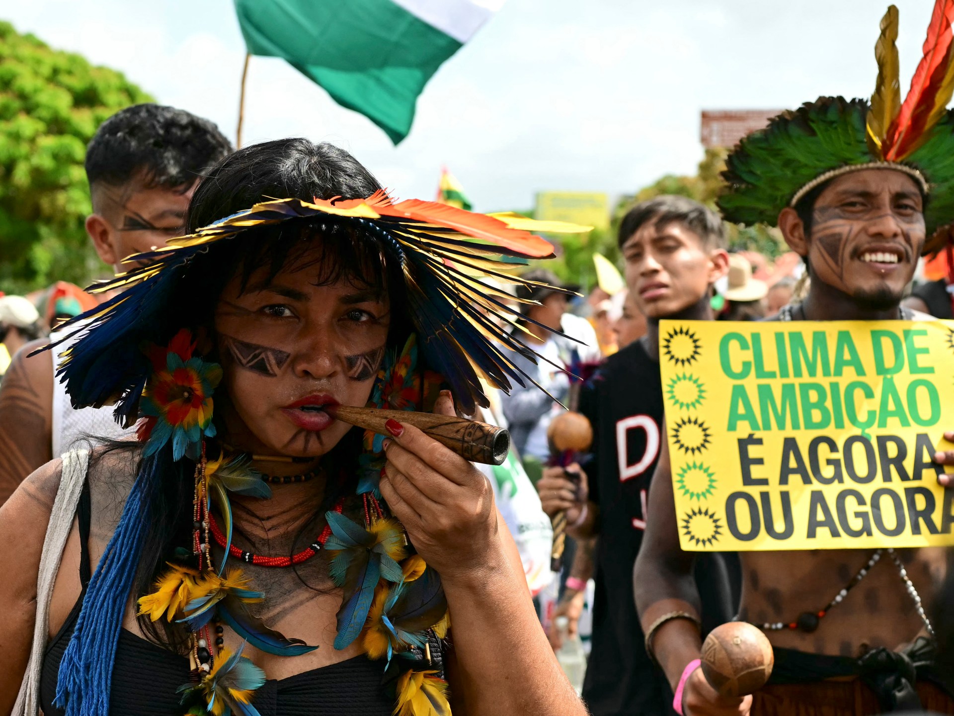 Milhares Marcham no Brasil em Protesto Épico Contra a Mudança Climática na COP30!